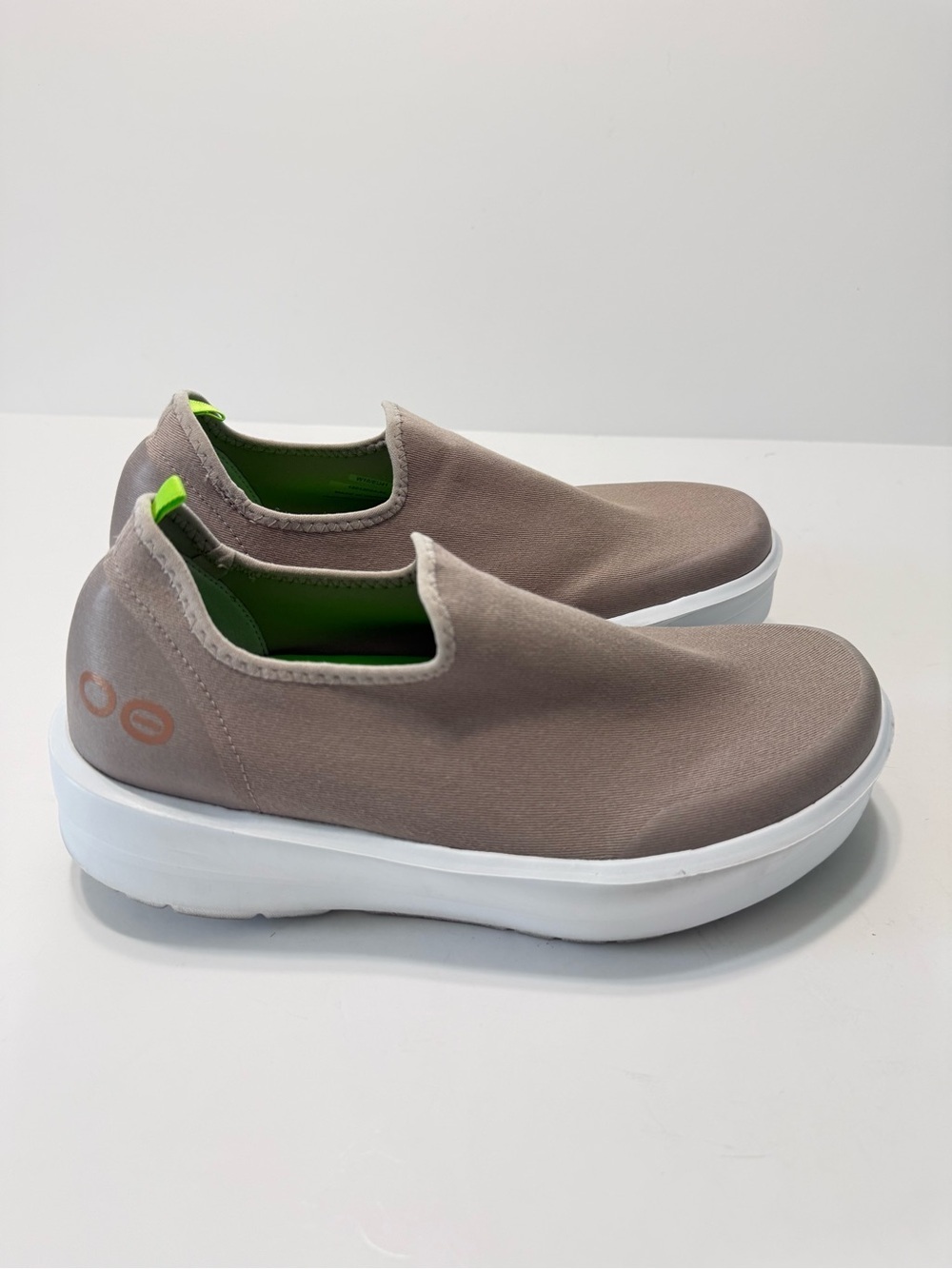 OOFOS OOmg eeZee Women’s 10 Low recovery shoes neutral shade Slip On Lightweight